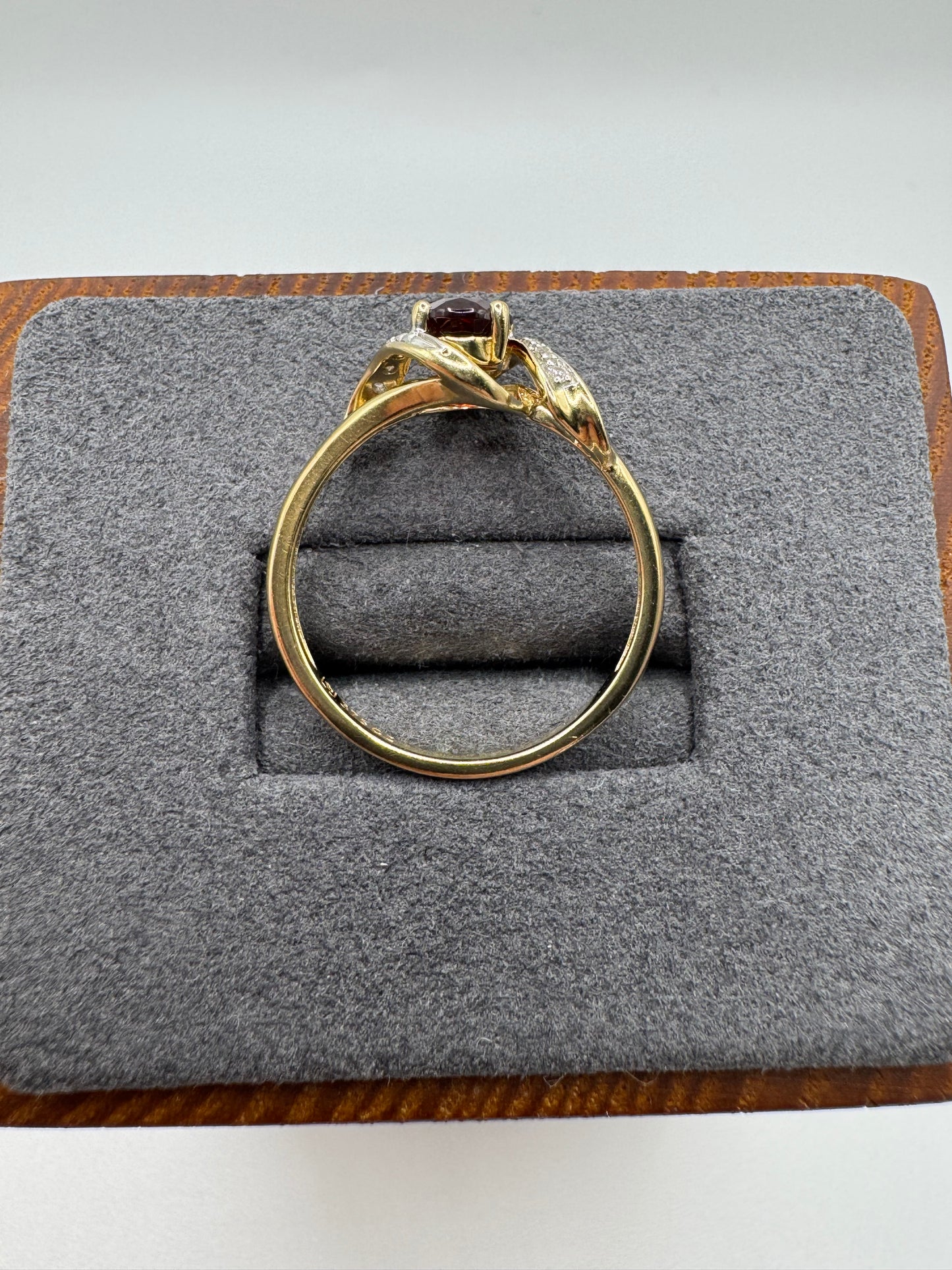 9ct gold garnet and diamond ring