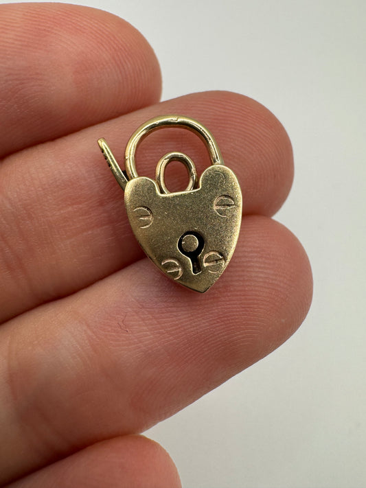 9ct gold padlock 43