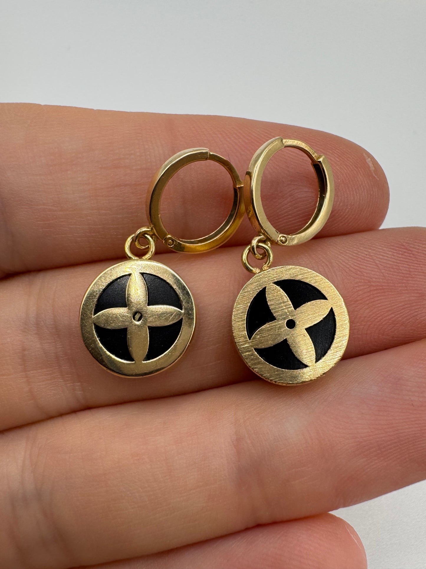 18ct gold enamelled flower earrings