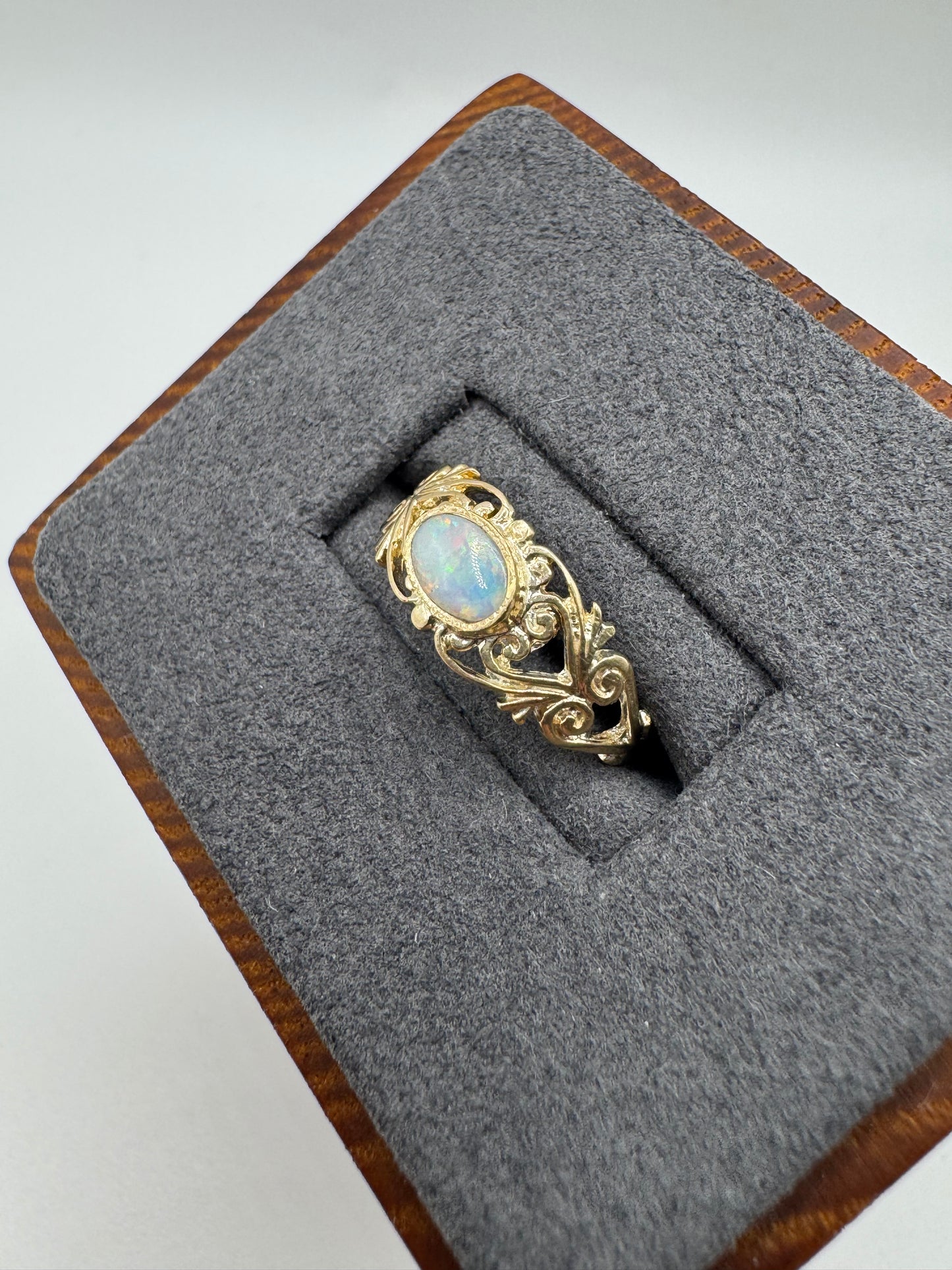 9ct gold opal ring