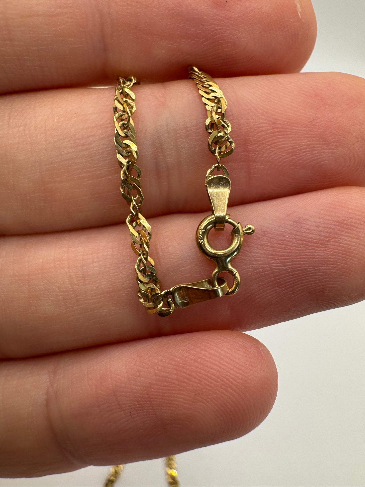 9ct gold chain 13 (15.5”)