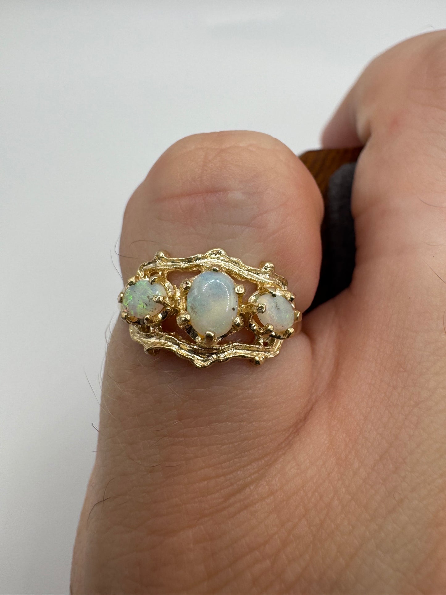 9ct gold opal ring
