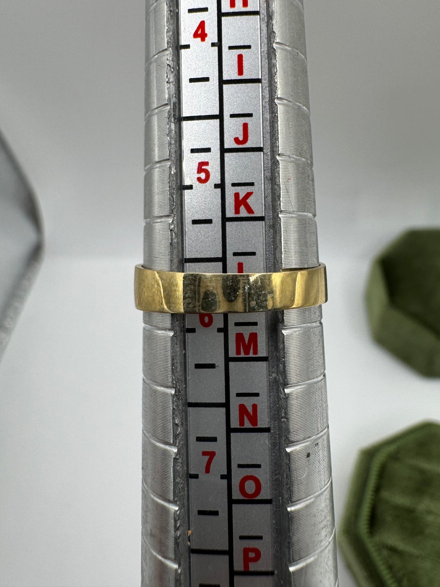 9ct gold cz engraved buckle ring