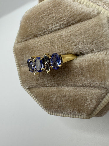 9ct gold tanzanite and diamond ring