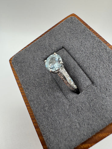 9ct white gold aquamarine and diamond ring