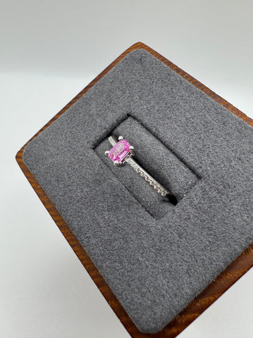 18ct white gold pink sapphire and diamond ring
