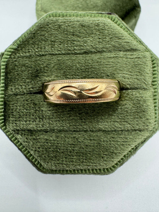 9ct gold patterned band