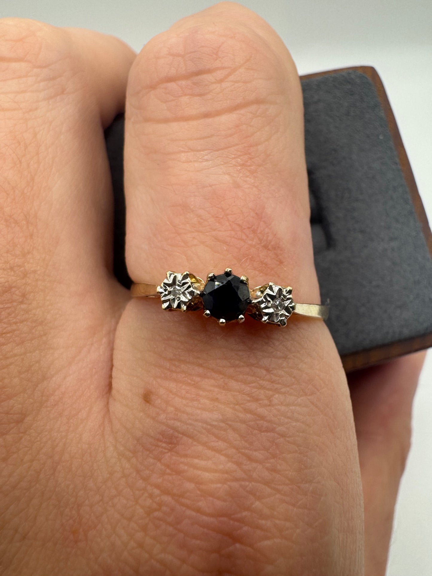 9ct gold sapphire and diamond ring