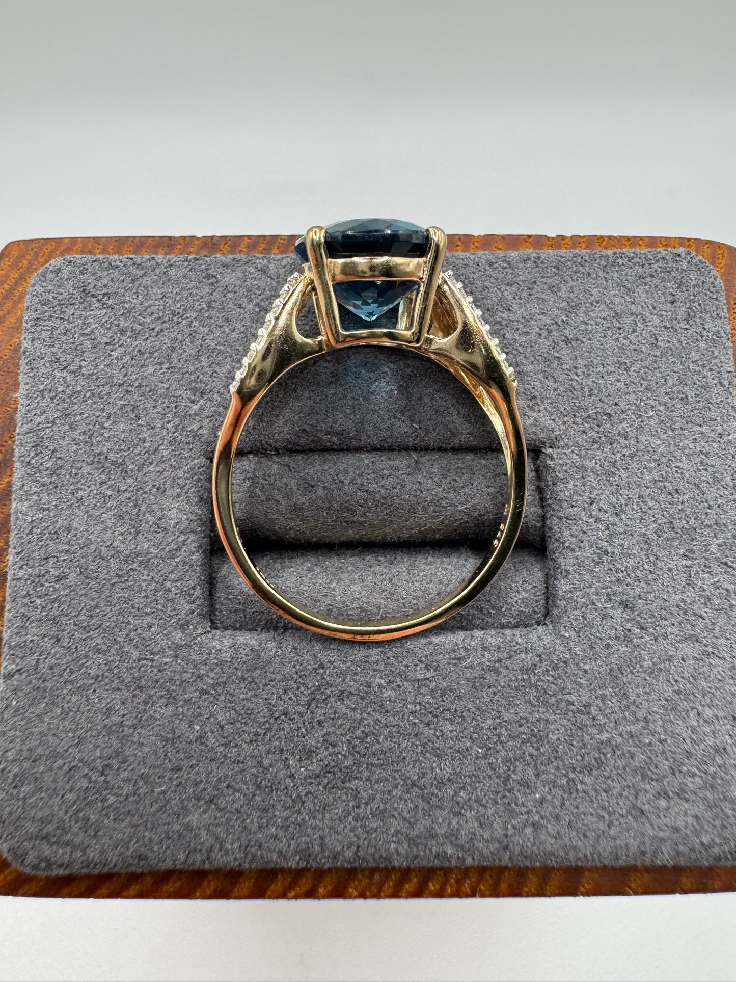 9ct gold topaz and diamond ring