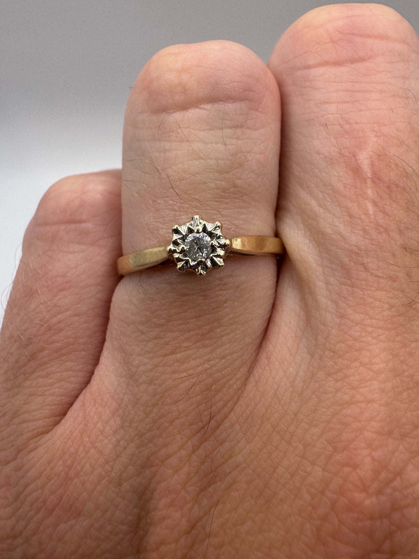 9ct gold diamond ring