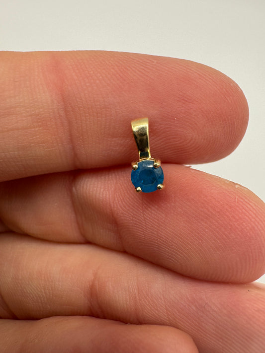 9ct gold blue apatite pendant
