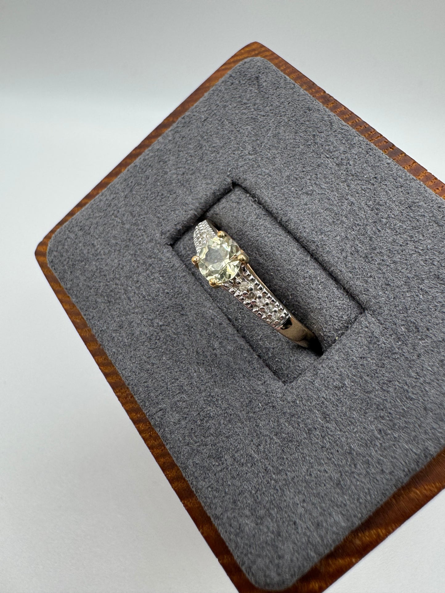 9ct gold quartz and diamond ring