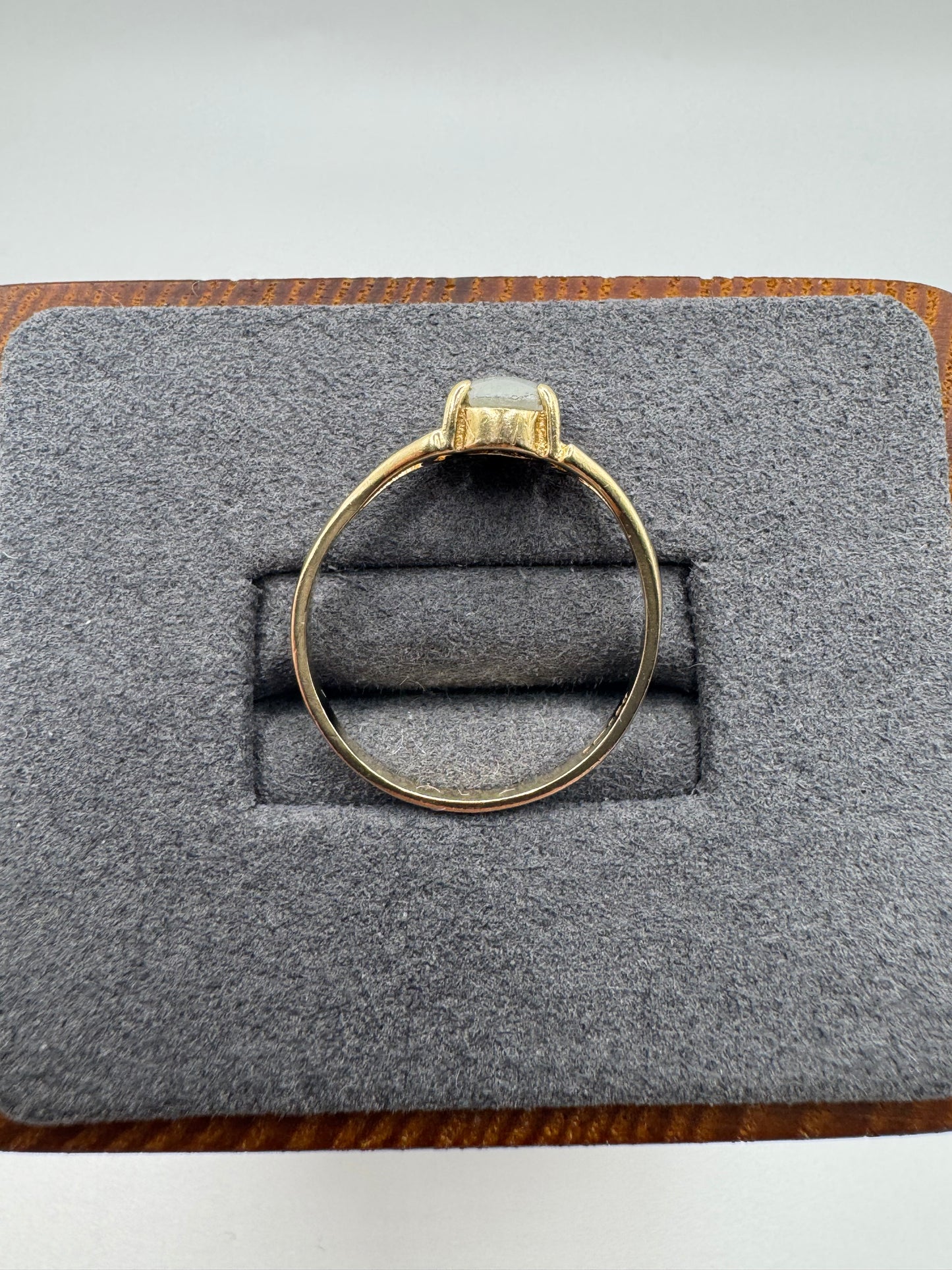 9ct gold quartz ring