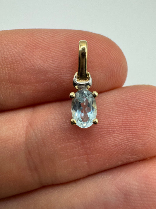 9ct gold topaz pendant