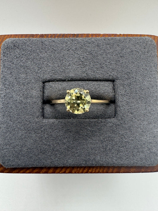 9ct gold quartz ring