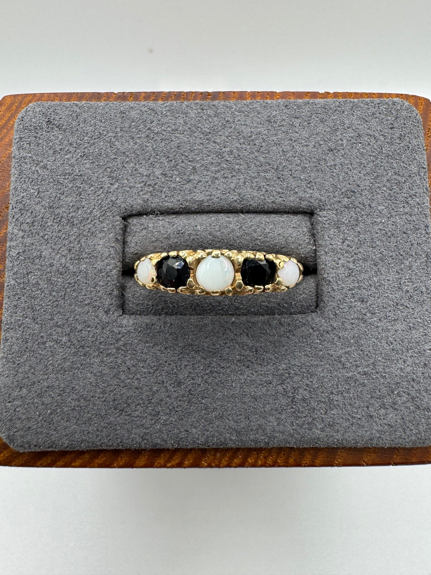 9ct gold garnet and opal ring