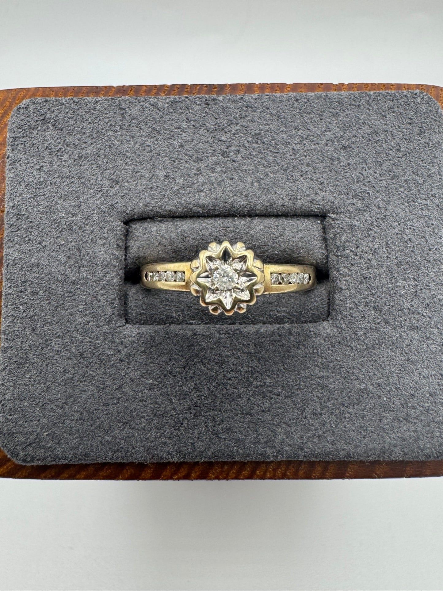 9ct gold 0.15ct diamond ring