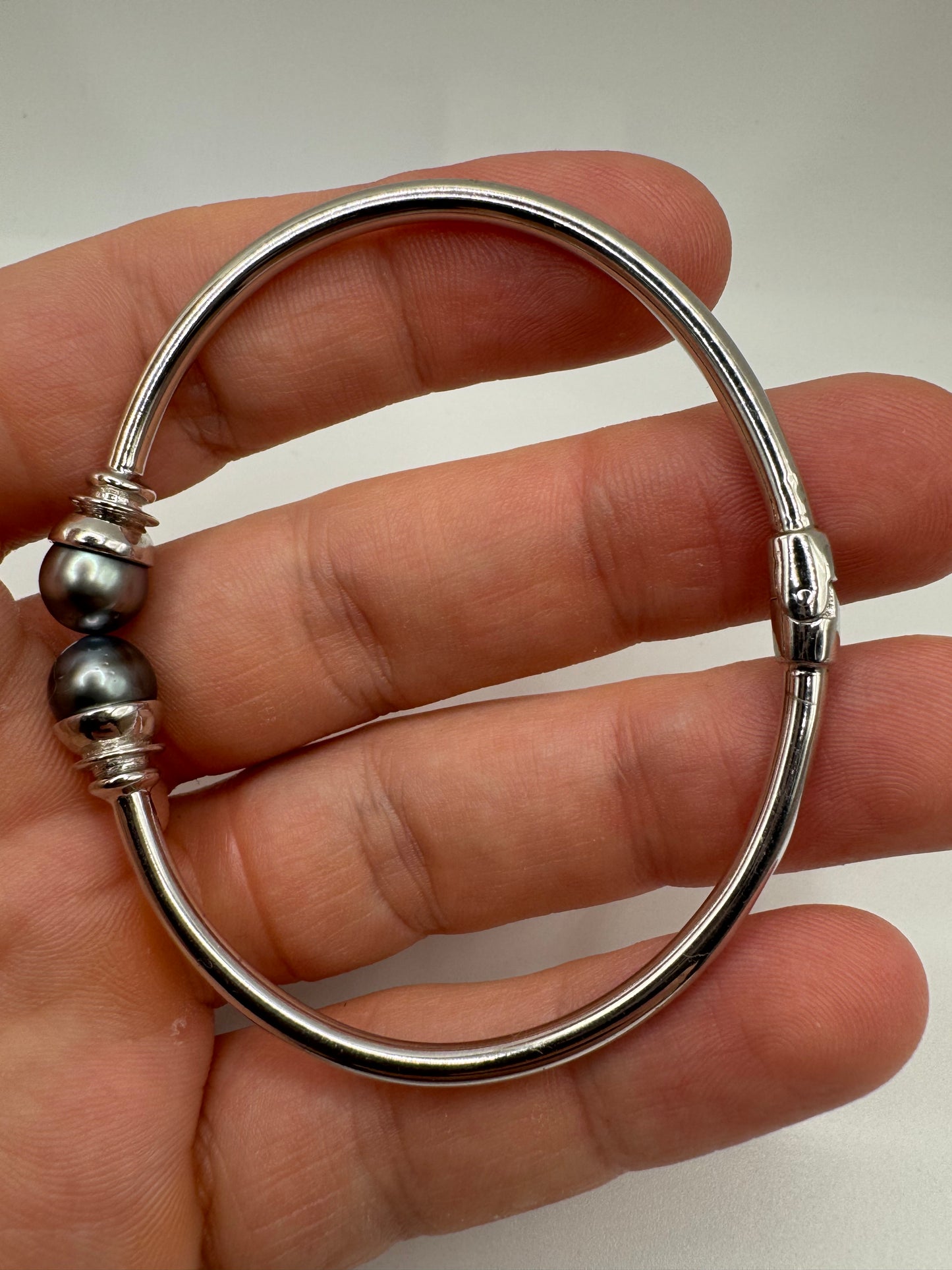 Silver faux pearl bangle