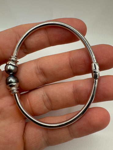 Silver faux pearl bangle