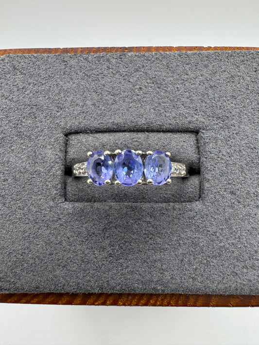 9ct white gold tanzanite and diamond ring