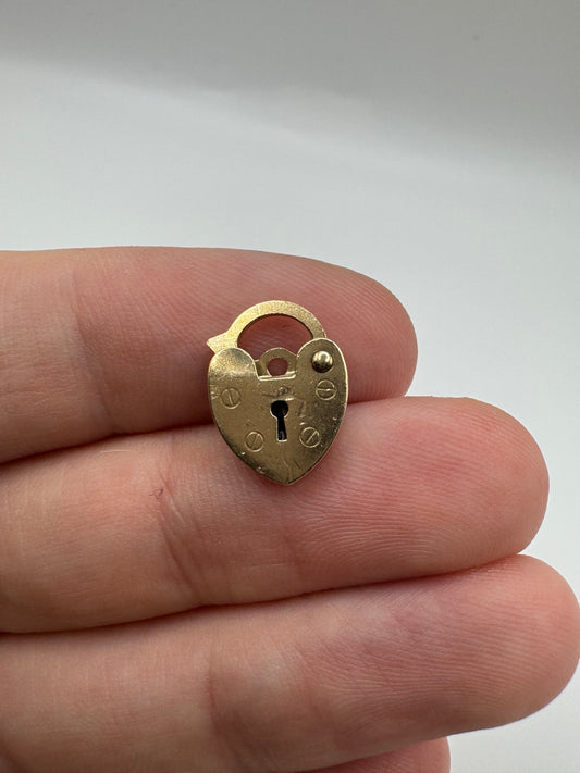 9ct gold padlock 11