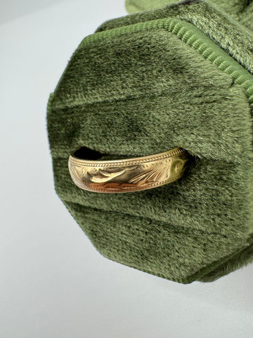 9ct gold patterned band