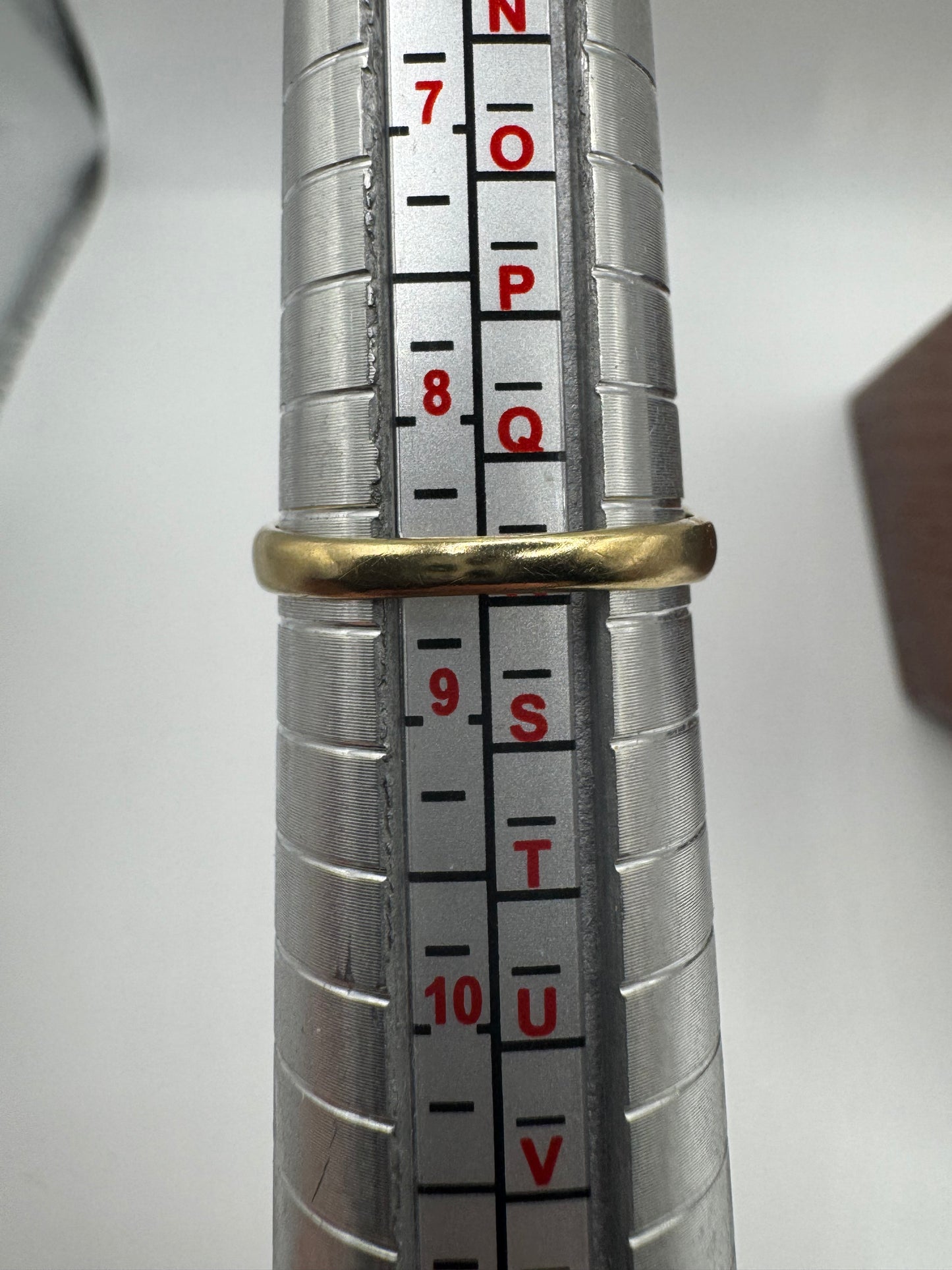 9ct gold emerald and diamond ring