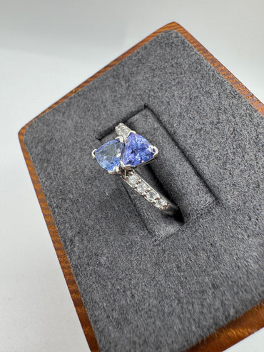 9ct white gold tanzanite and zircon ring