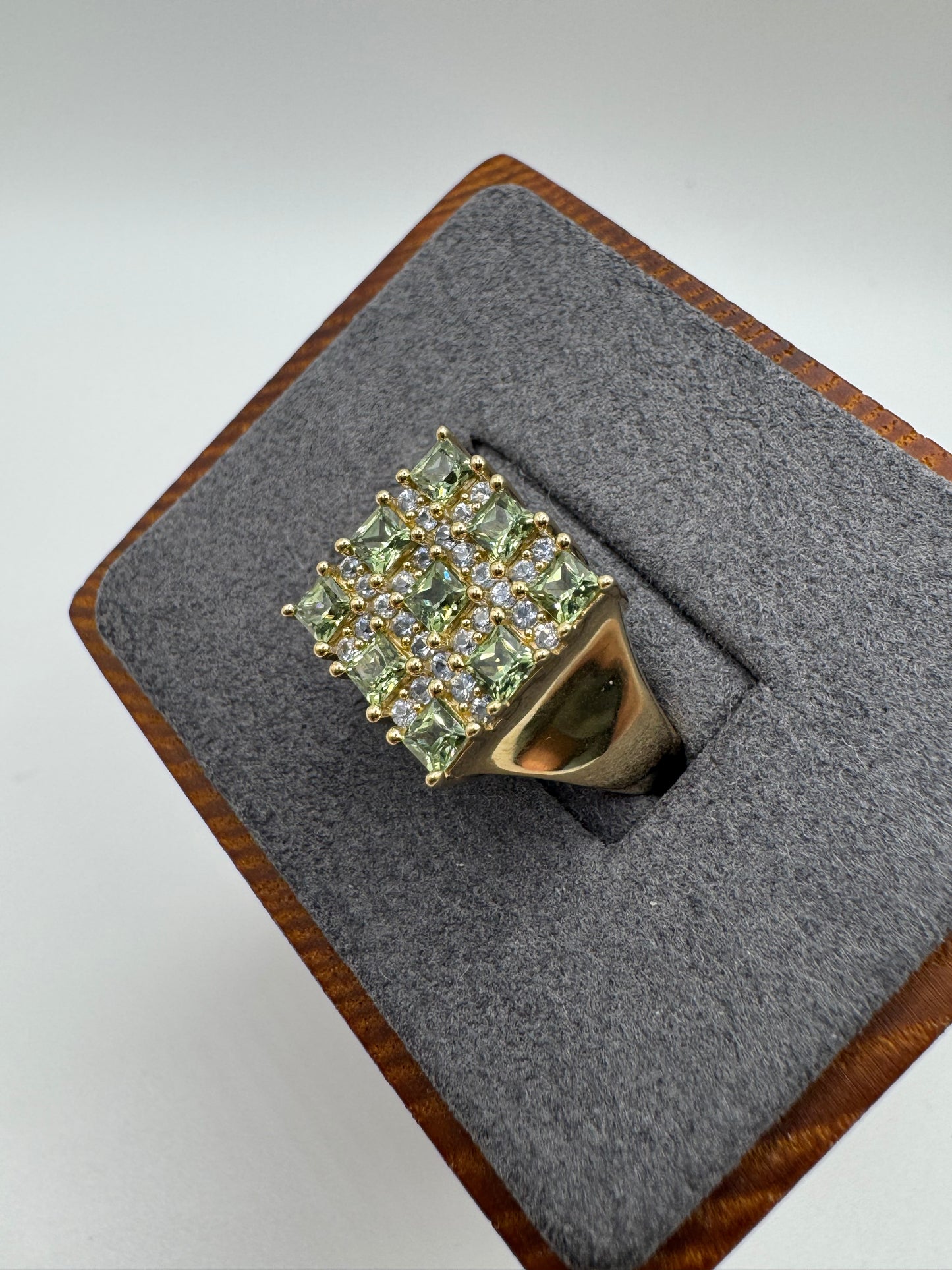 Heavy 9ct gold green sapphire and diamond ring