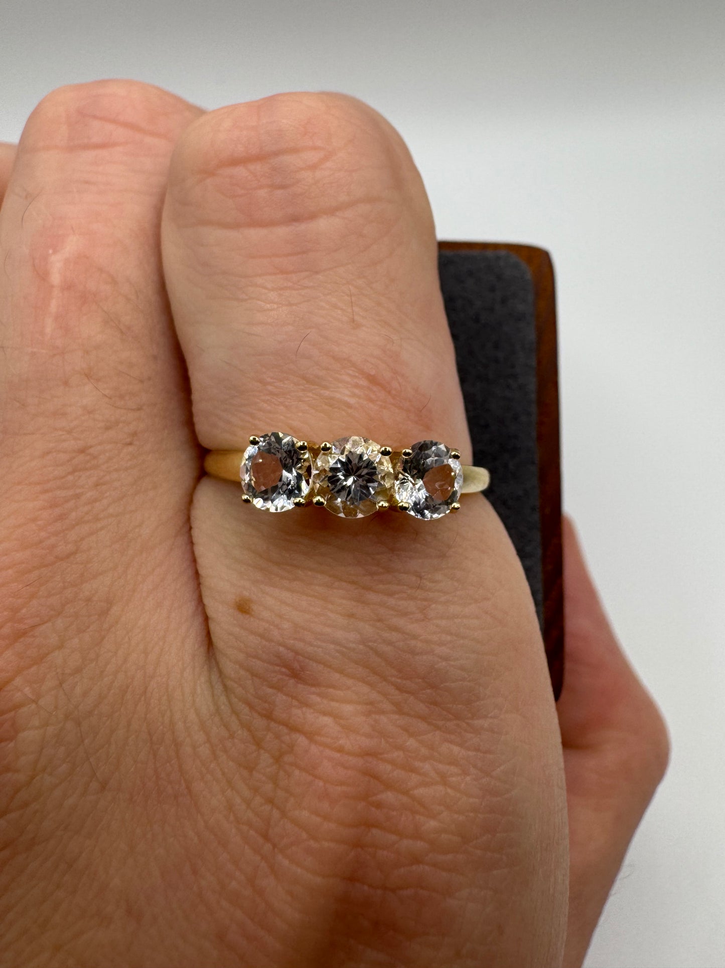 9ct gold quartz ring