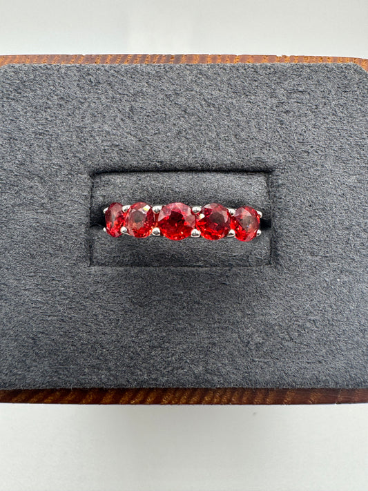 9ct white gold spinel ring