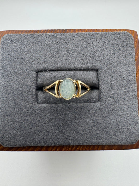 9ct gold quartz ring