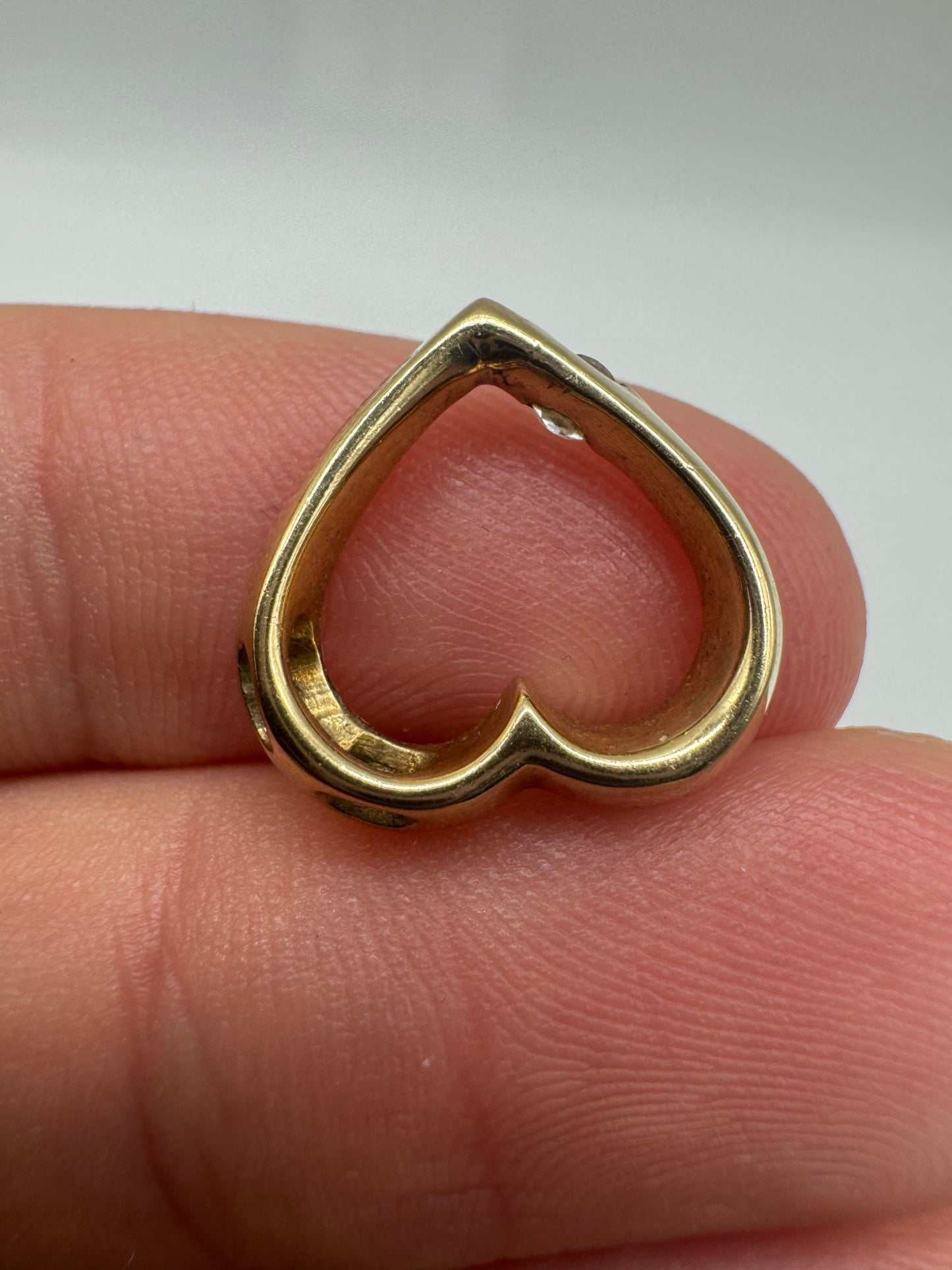 9ct gold diamond heart pendant