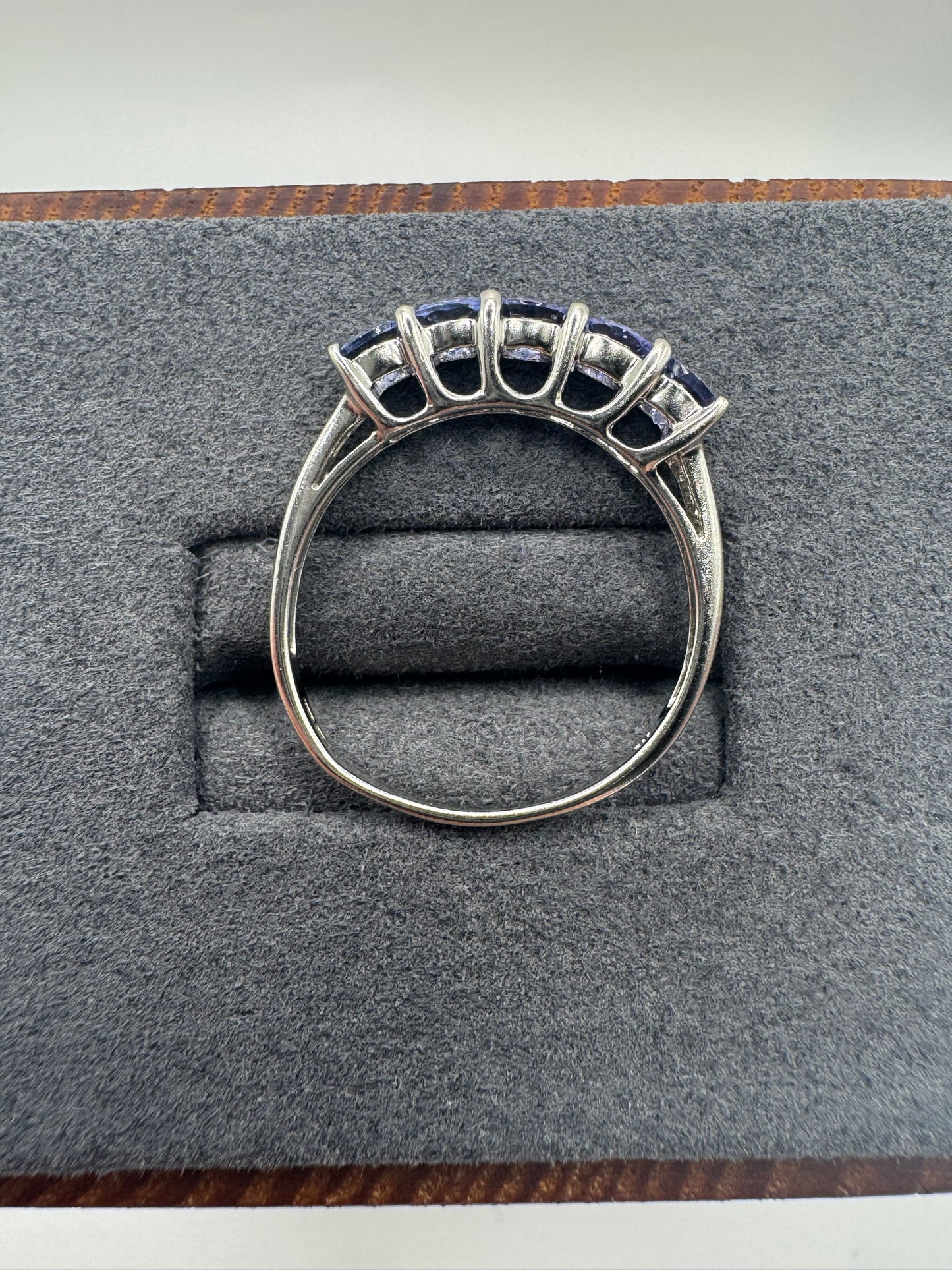 9ct white gold tanzanite ring
