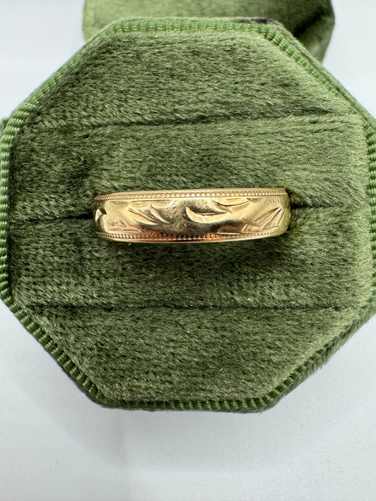 9ct gold patterned band