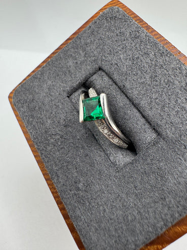 9ct white gold quartz and diamond ring