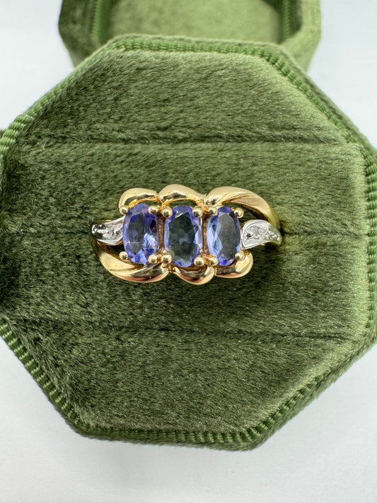 9ct gold tanzanite and diamond ring