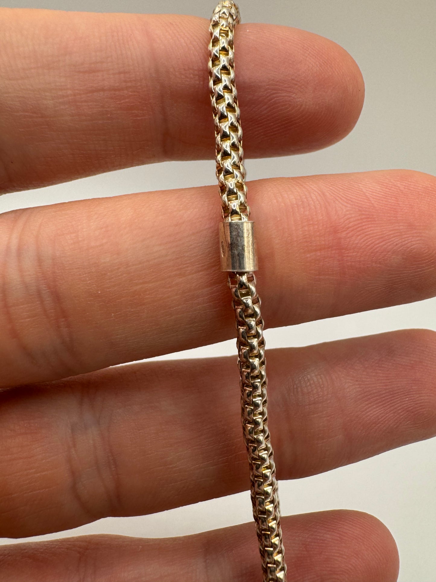 Silver expandable pearl bracelet