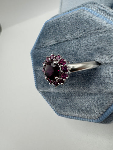 9ct white gold garnet cluster ring