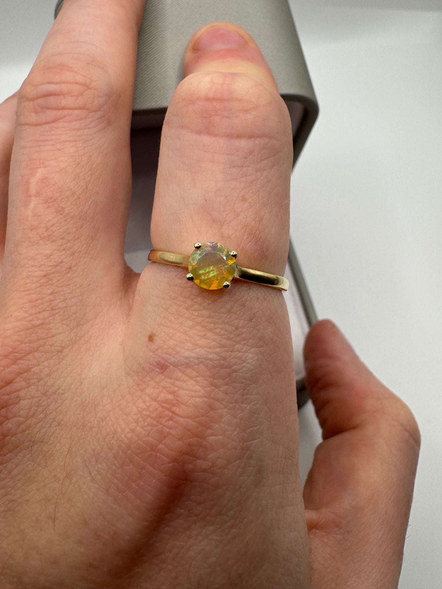 9ct gold yellow opal ring