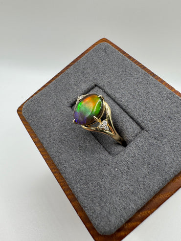 9ct gold ammolite and zircon ring