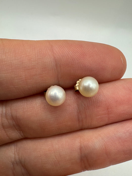 9ct gold pearl earrings