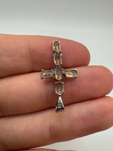 9ct white gold topaz cross pendant