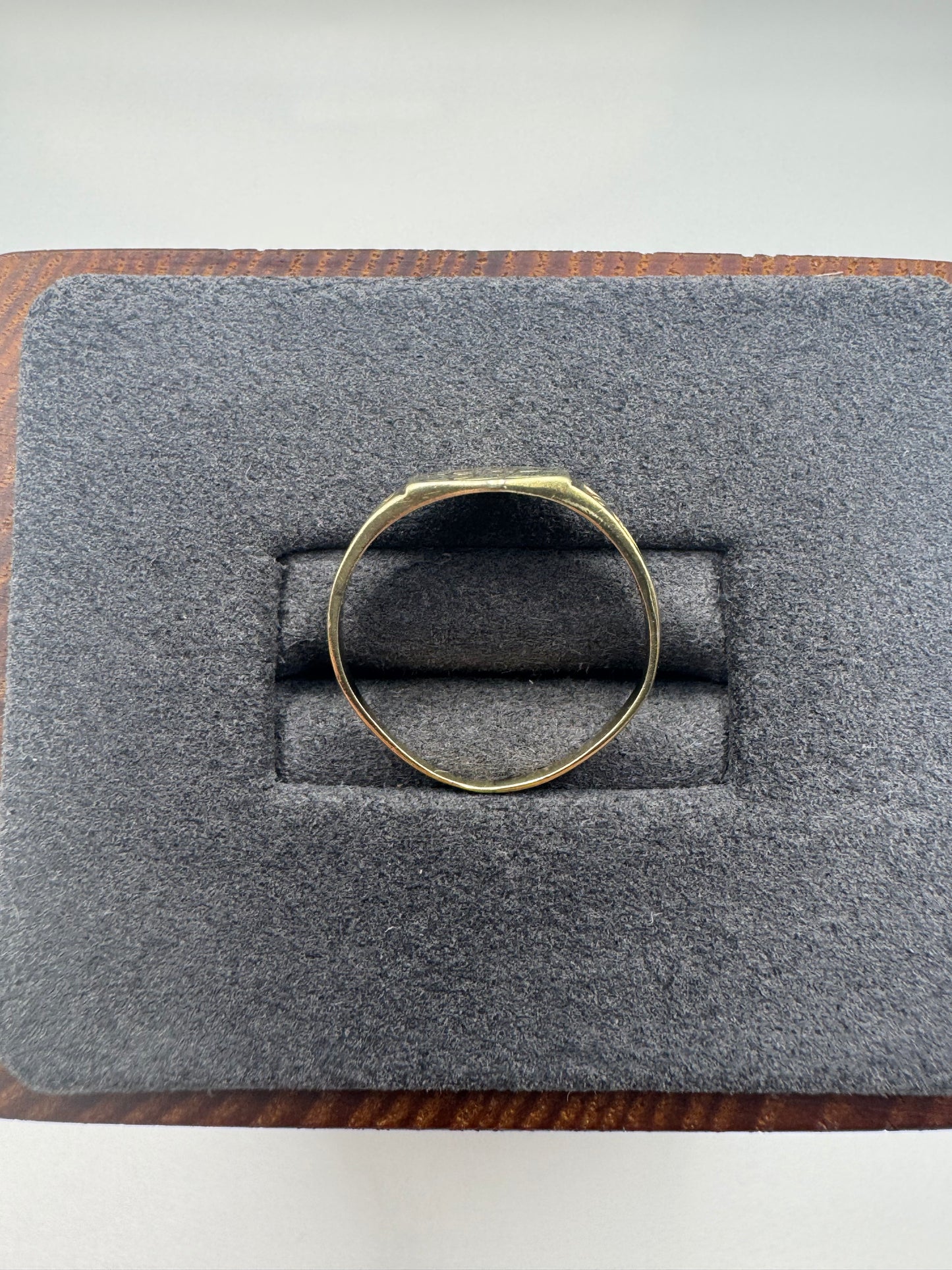 14ct gold engraved signet ring