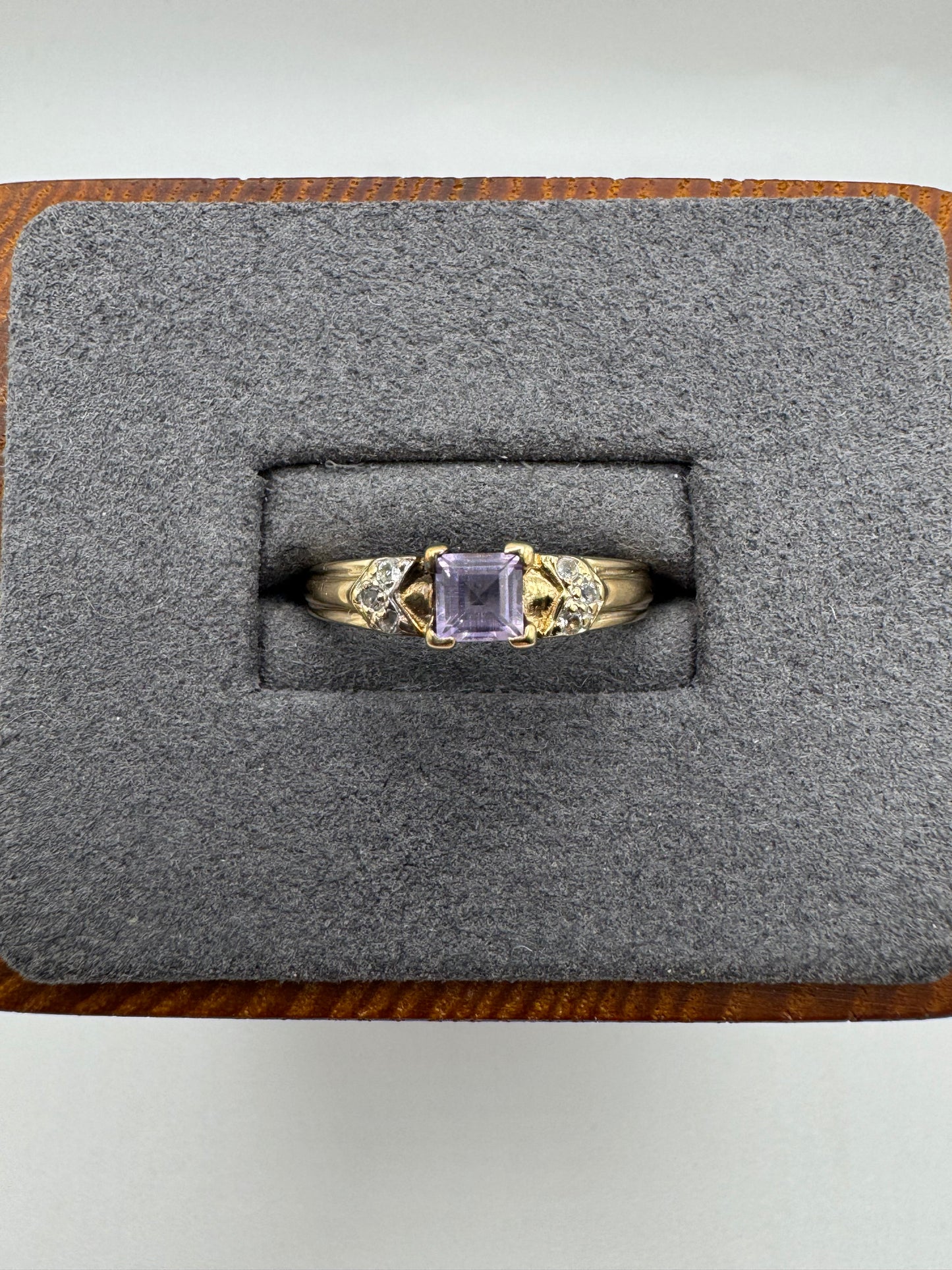 9ct gold amethyst and diamond ring