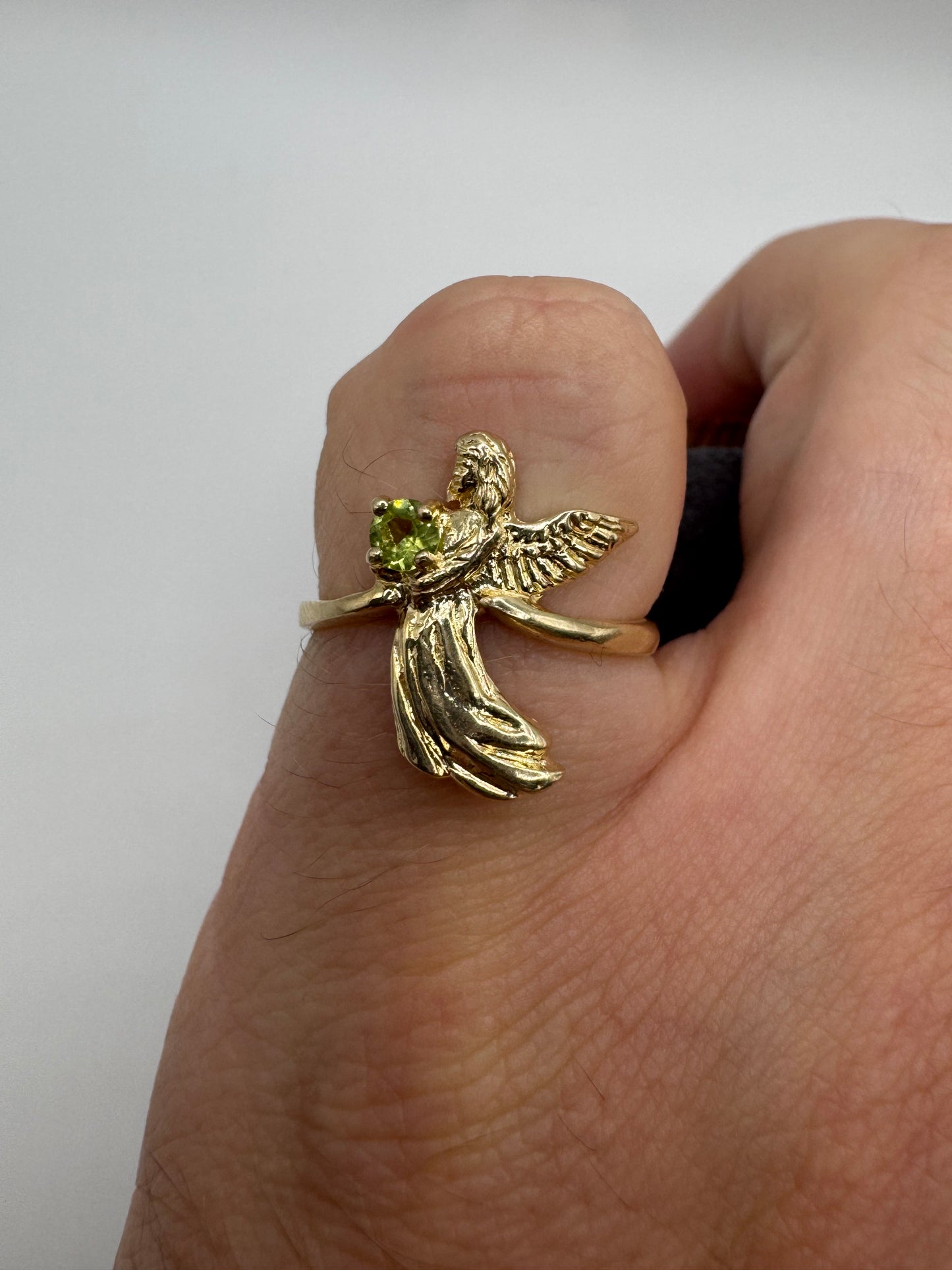 9ct gold peridot angel ring