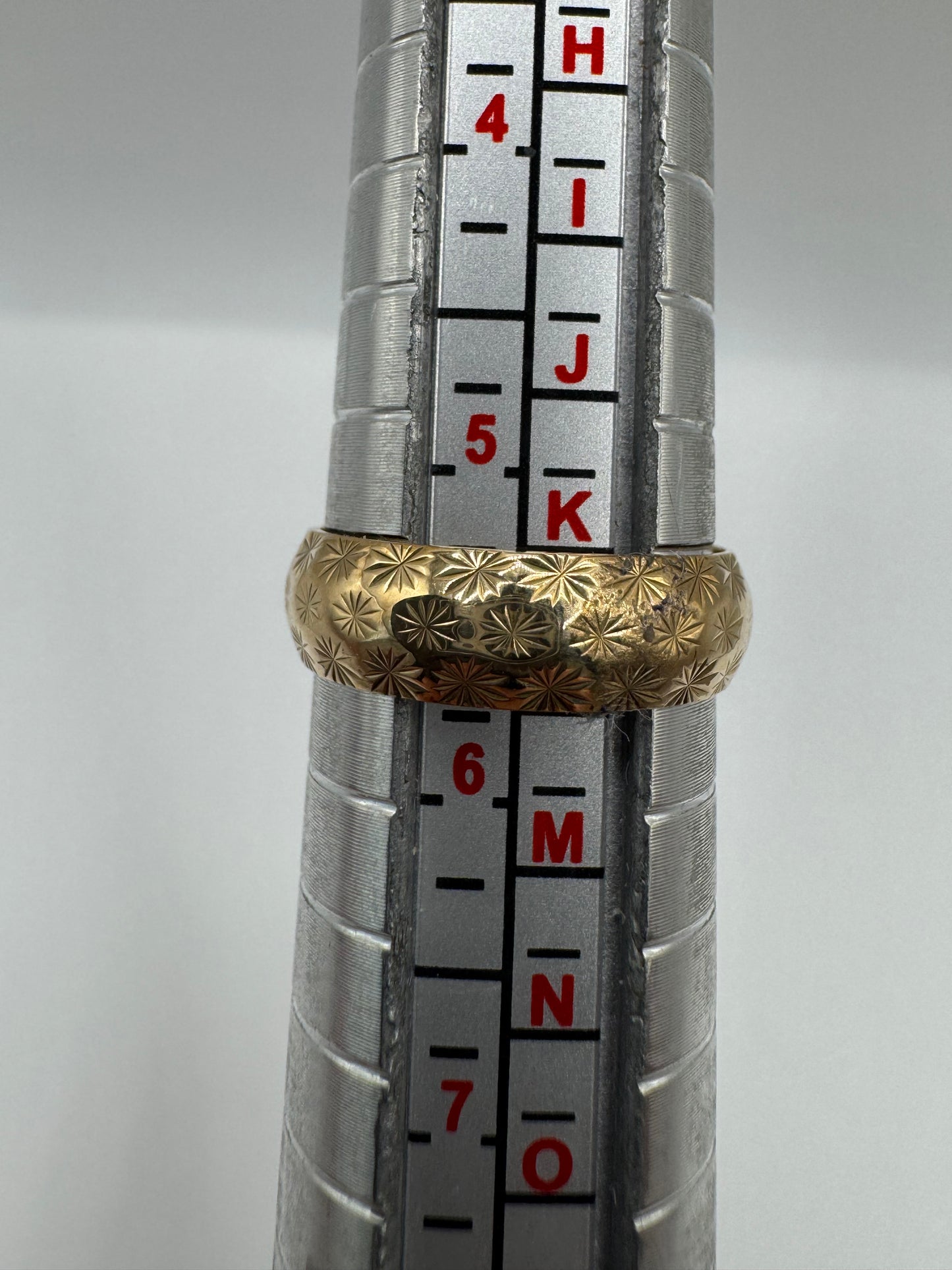 9ct gold patterned band