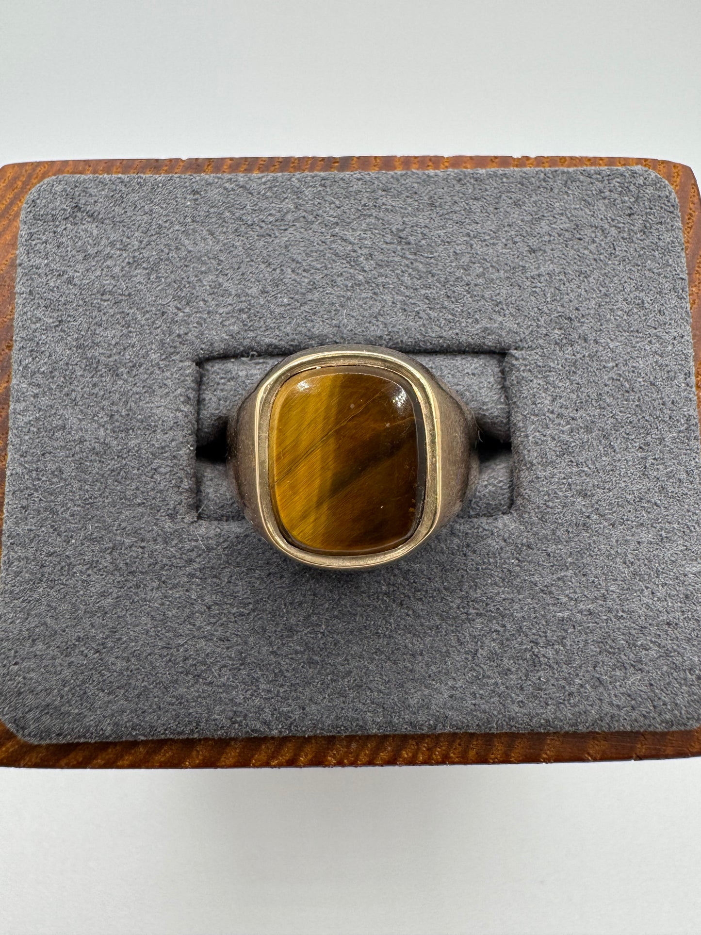 9ct gold tigers eye signet ring