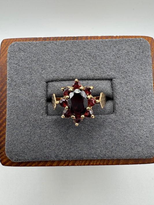 9ct gold garnet cluster ring