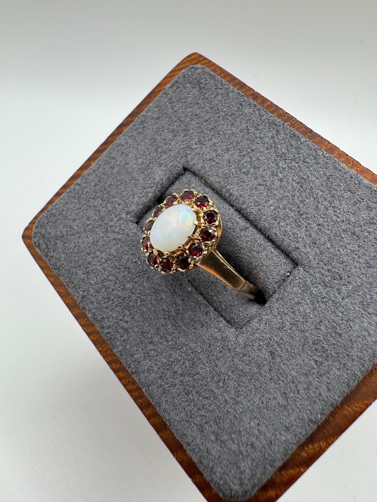 9ct gold opal and garnet ring